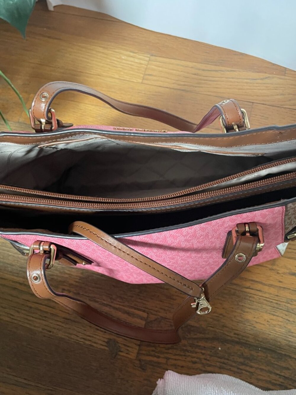 Michael Kors Voyager East/West Tote Pink Color-blocked signature logo - Picture 11 of 16